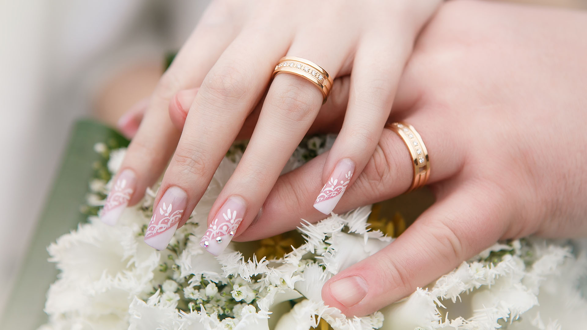 Nail & Bar